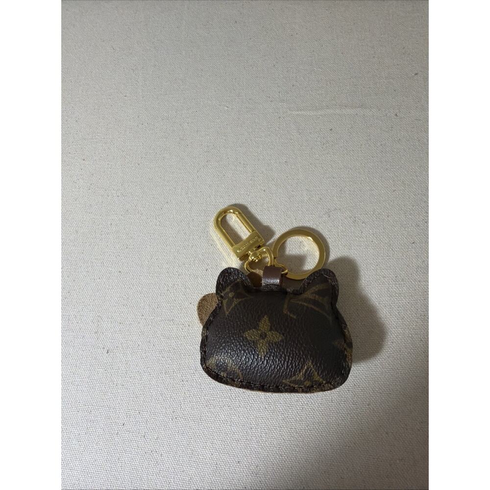 Upcycled Luxury Kitten Hello Kitty Key Ring - Picture 2 of 3
